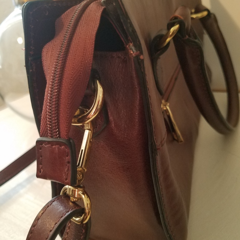 Wilsons Leather Co Burgundy Wine Colored Leather Shoulder and Crossbody Purse - Picture 5 of 8